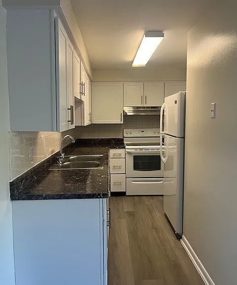 Orchard Glen Apartments — Photo 43
