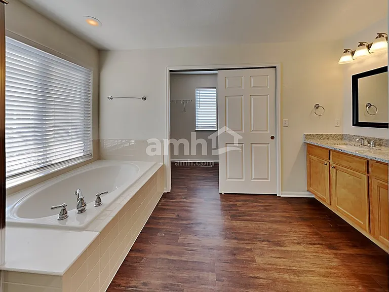 485 Winebrook Way — Photo 14