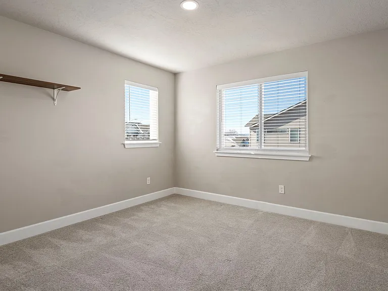 280 NW Double Eagle Ave — Photo 18