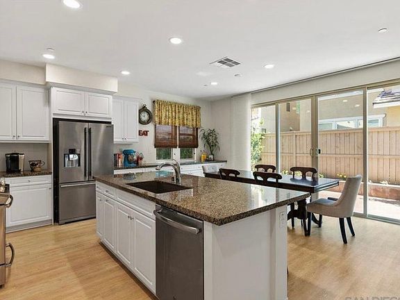 3rd image of 985 Sea Glass Way