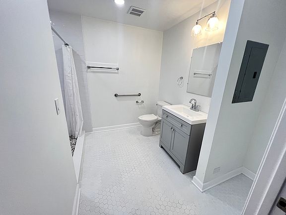 3rd image of 2009 N Tripp Ave #1S