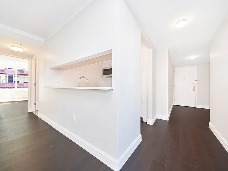 160 Riverside Blvd #9U — Photo 8