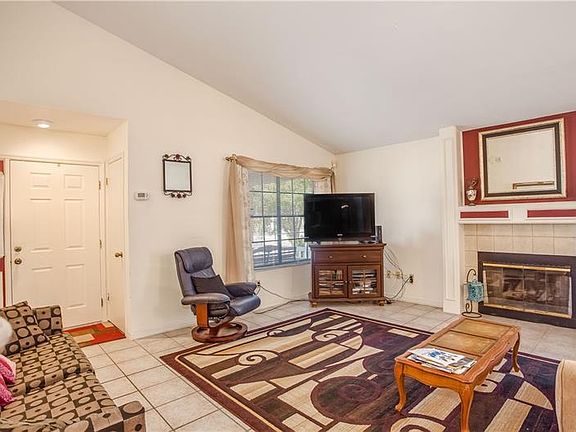 4th image of 1489 Hyde Park Dr