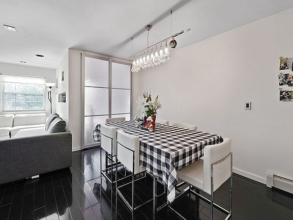 5th image of 208-04 Estates Dr #123U