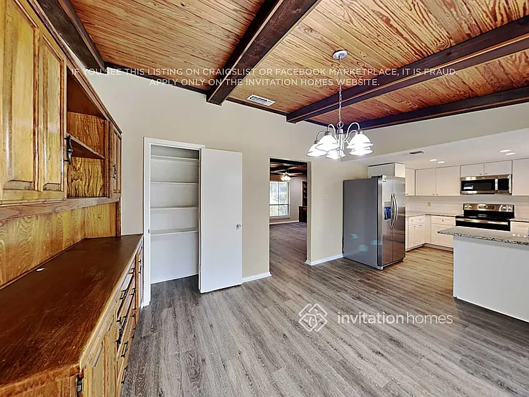 427 Newcastle Dr — Photo 4