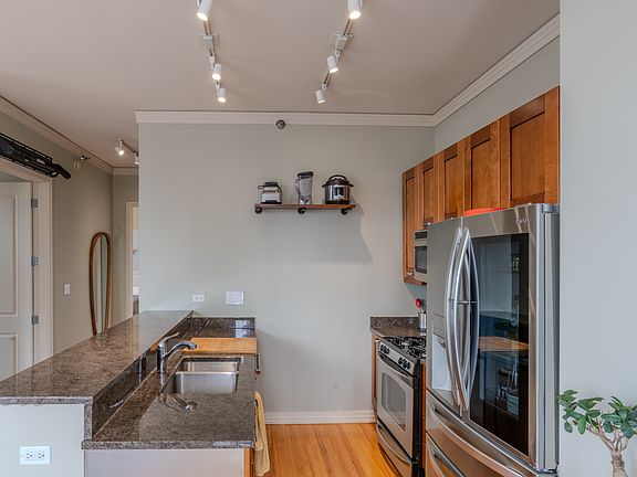 5th image of 170 W Polk St #1305