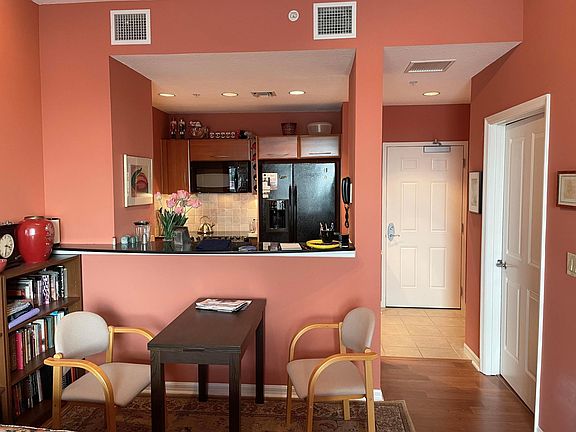 5th image of 511 Lucerne Avenue #614