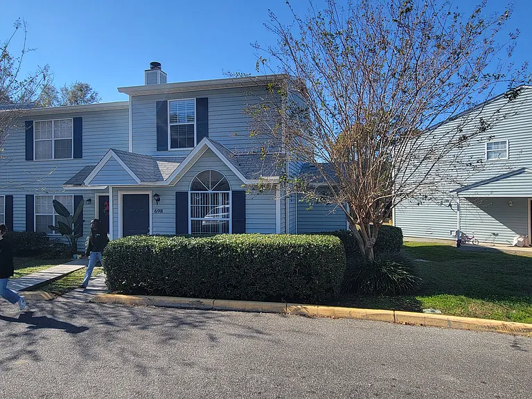698 Timberwood Cir E — Photo 1