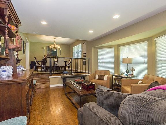 3rd image of 1301 Luker Ln