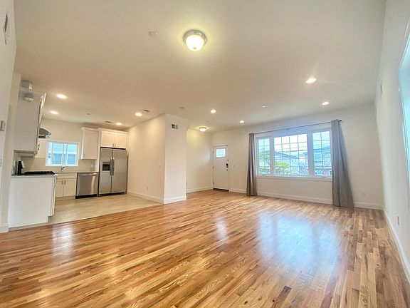 4th image of 881 Sinclair Ave #1F