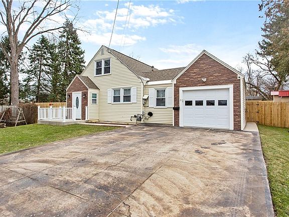 3rd image of 5 Brandon Cir