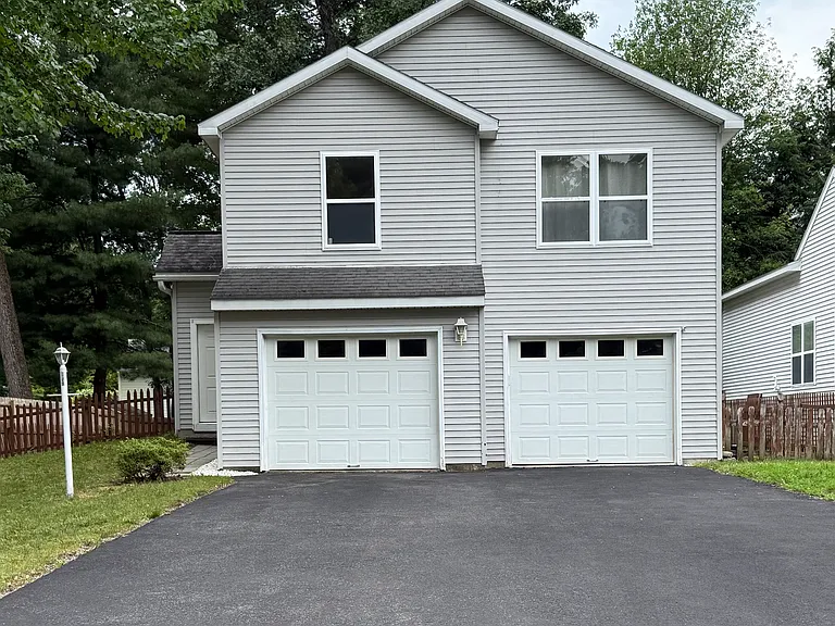 319 Meadowlark Dr — Photo 1