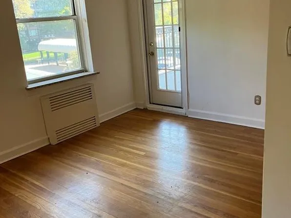 162-41 Powells Cove Boulevard image 6 of 12