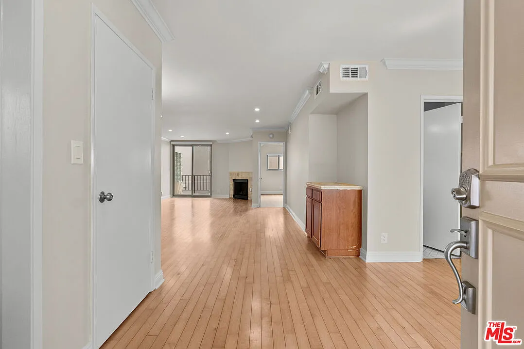 1000 S Westgate Ave — Photo 3