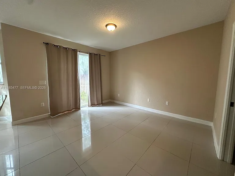 1026 NE 207th Ter #1026 — Photo 3