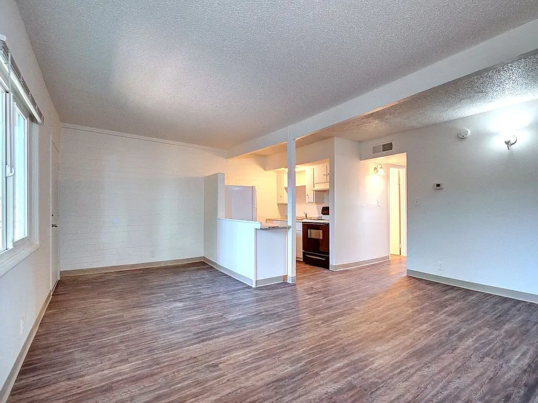 1841 S Irving Ave — Photo 5