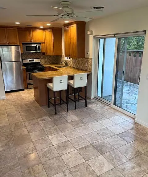 1362 Hymettus Ave #A — Photo 7