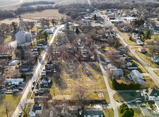 402 S Grove St, Saybrook, IL 61770