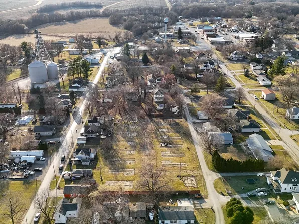 402 S Grove St, Saybrook, IL 61770