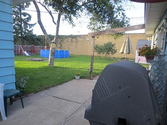 4th image of 3106 66th Ave N