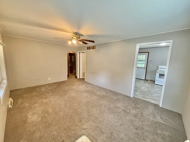 417 N West St — Photo 2