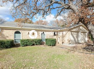 3409 Pembroke Pl, Bedford, TX 76021