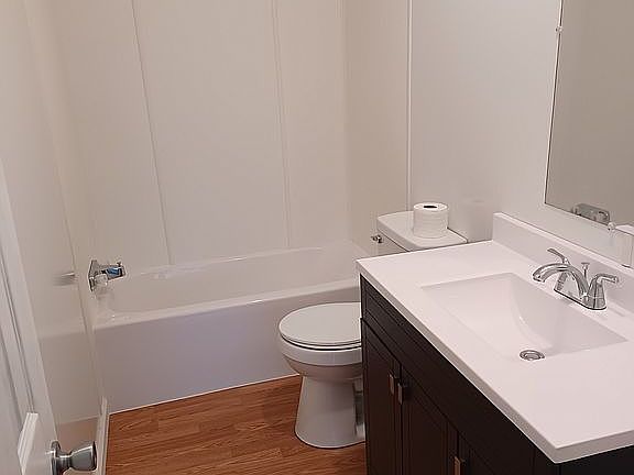 Hallway bath convenient to b