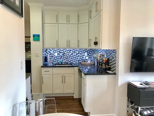 Rented by Bank Neary | media 25