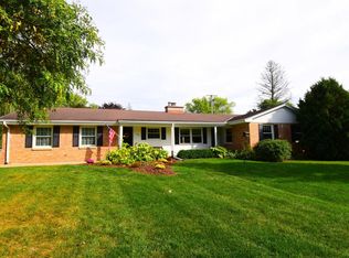 406 Alta Loma Dr, Thiensville, WI 53092