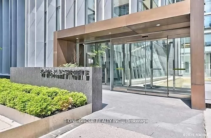 42 Charles St E — Photo 2