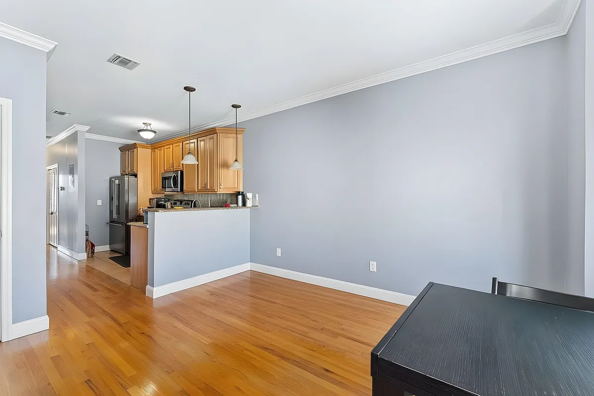 Building Photo - 437 2nd St #2