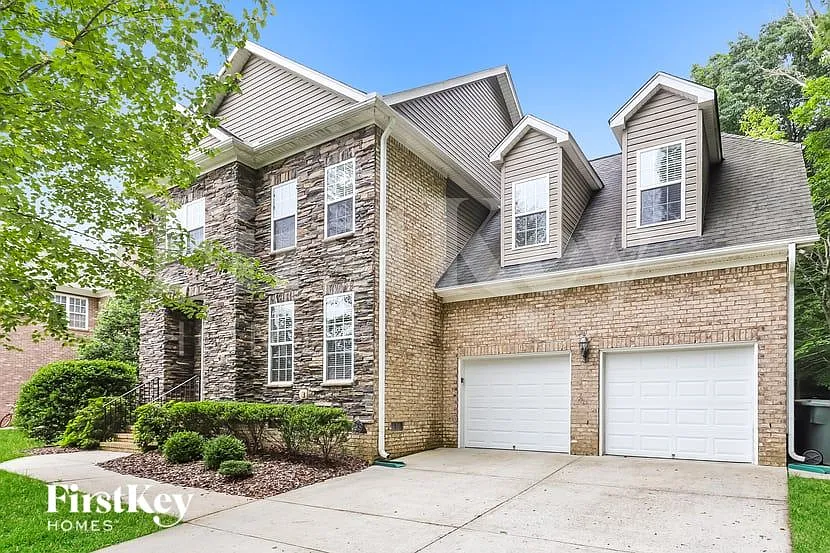 4 bed, 3.5 bath, 2706 sqft, $2,915 — Photo 2