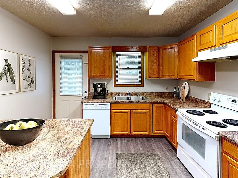 Pheasant View Apartments — Photo 34