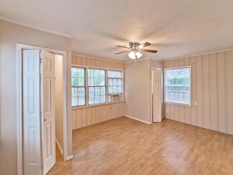 4434 Somerville Ave — Photo 17