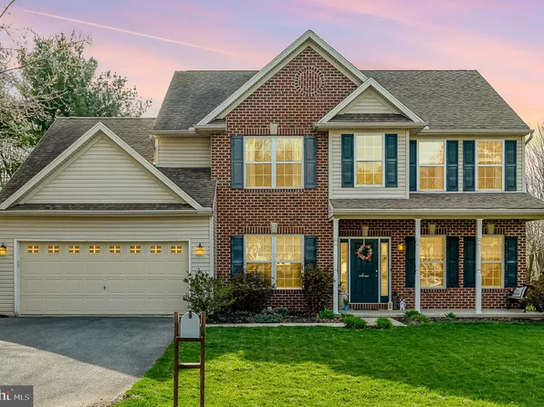 105 Farmstead Cir, Lebanon, PA 17042