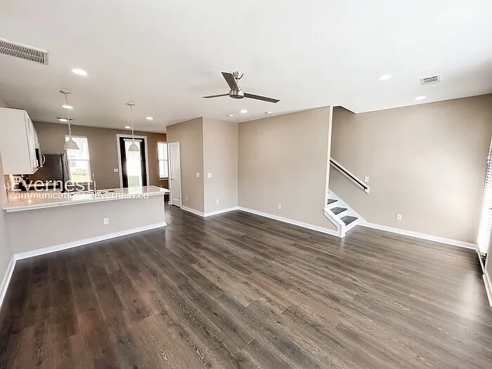 305 Jeffries Way — Photo 5