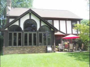 2S424 White Birch Ln, Wheaton, IL 60189