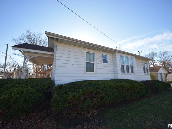 3rd image of 1116 N Trout Ave