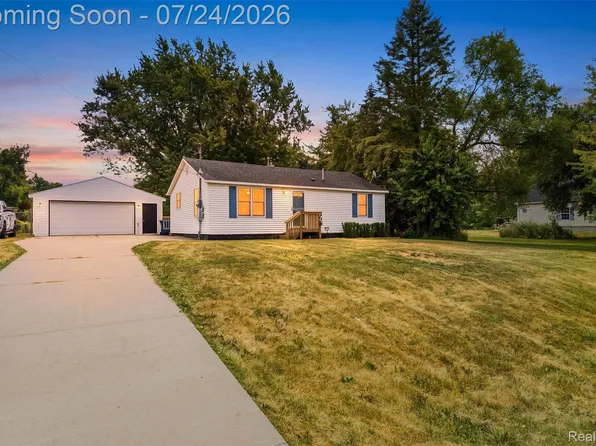 7443 Lawrence St, Grand Blanc, MI 48439