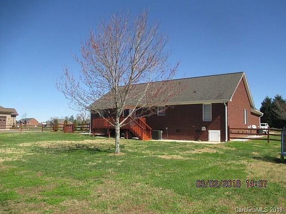 3rd image of 1449 Dawnview Ln