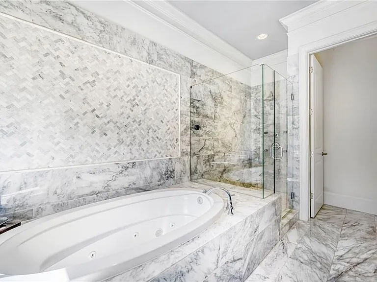 1196 John Collier Rd #1196 — Photo 17