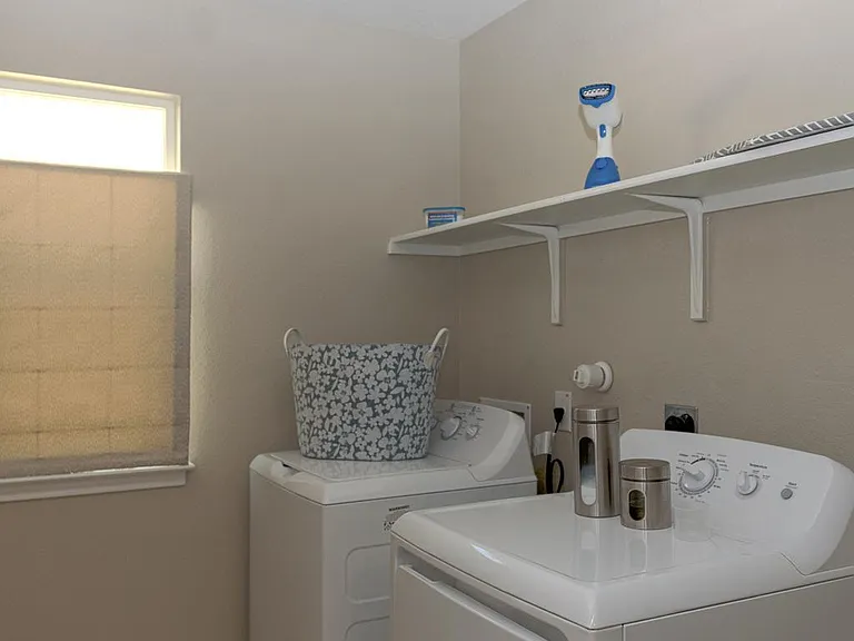 7910 Emmeline Dr — Photo 17