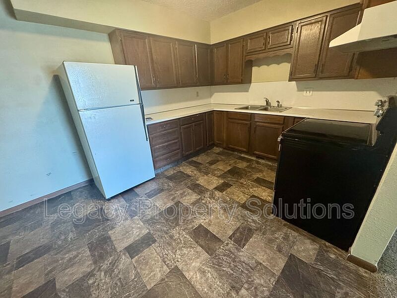 1st image of 305 E East Ave #1