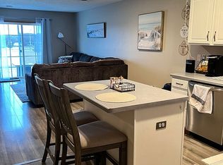 627 Pointe Ct SW, Rochester, MN 55902