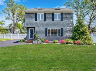 935 Sterling Place, West Babylon, NY 11704