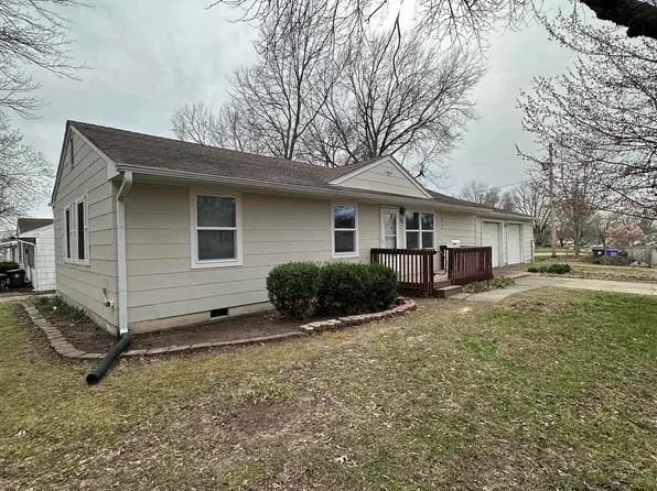 1509 Honeysuckle Rd, Sedalia, MO 65301