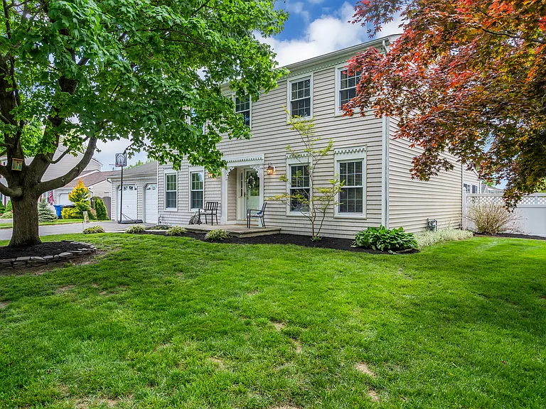 1044 Evelyn Dr — Photo 1