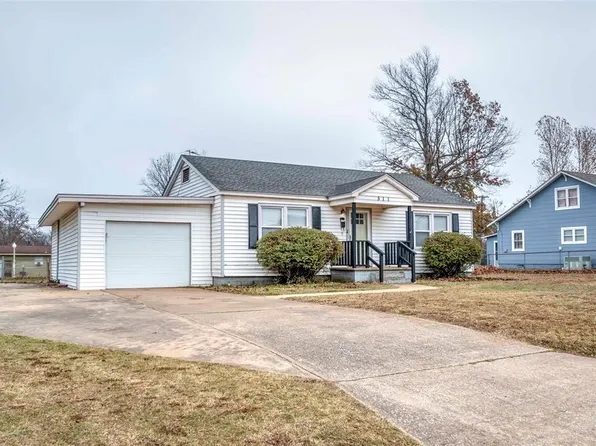 511 W 9th St, Stroud, OK 74079