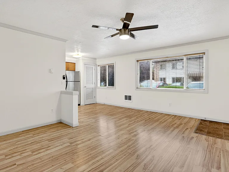 8950 N Kellogg St #15 — Photo 8
