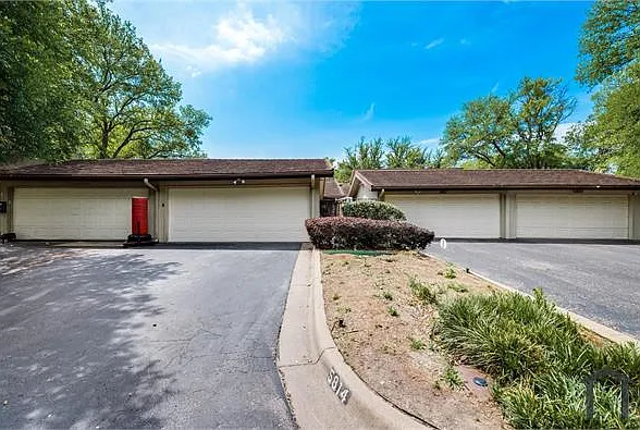 5814 Meadow Wood Ln — Photo 25